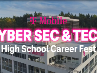 Tmobile公司建筑的鸟瞰图。“ Tmobile Cyber​​ SEC和TEC高中职业节”