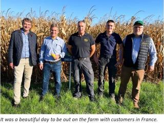 Rodrigo Santos with farmers in France