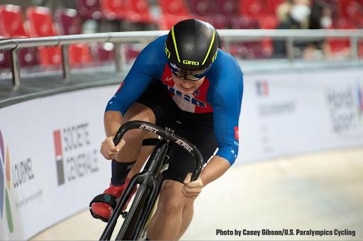 可泵通过银行在赛车场跟踪Para-cycling跟踪世界锦标赛。